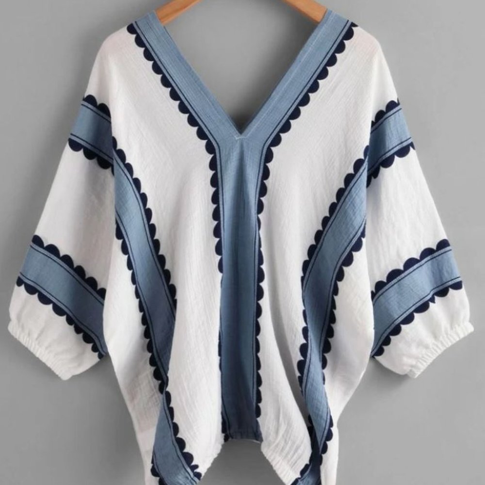 New SHEIN Contrast Print Double V Blouse